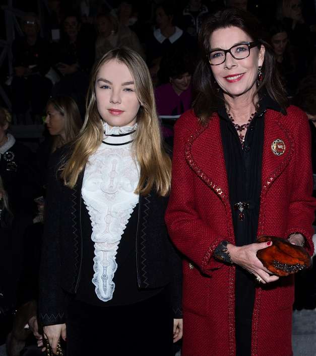 ملكة واميرة هانوفر في عرض ازياء CHANEL Metiers D'art 2016