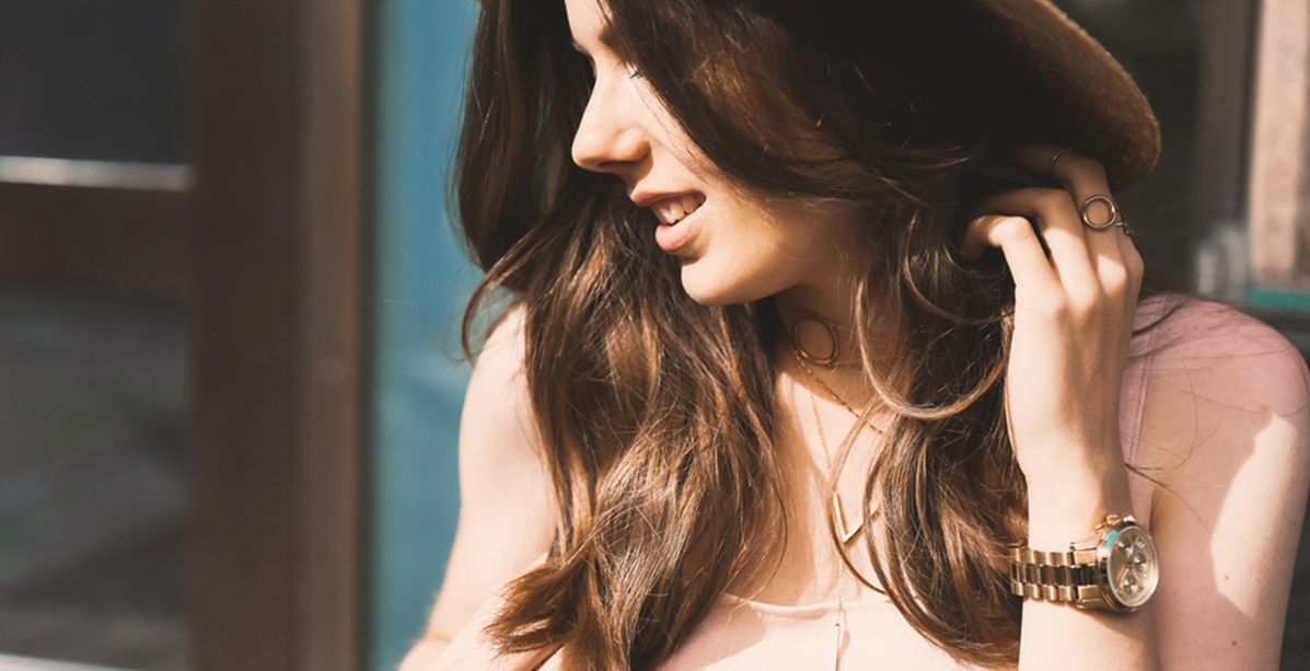 محاطة بصديقة تغار منها وبالحساد.. فاحذري إذا كنت مولودة هذا البرج