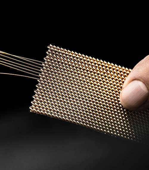 اكتشفي مع ياسمينة مراحل صناعة ساعة La D de Dior Satine