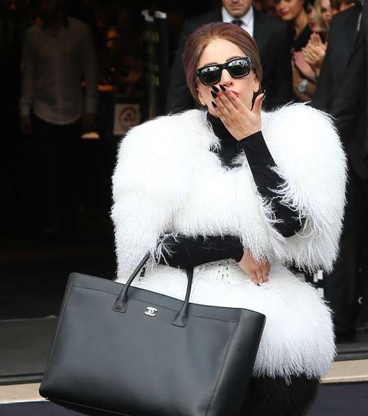 من موديلات شنط ليدي غاغا، شنطة CHANEL Cerf Tote 