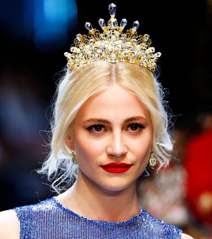 الشفاه الحمراء غير اللامعة مع Dolce & Gabbanna