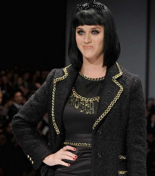 كايتي بيري وإطلالة مميّزة في عرض Moschino 