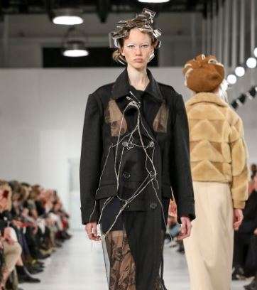 تعرفي على اخر صيحات موضة الاحذية والاكسسوارات مع مجموعة Maison Martin Margiela لشتاء 2018