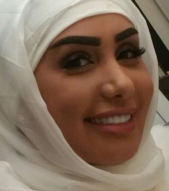 هنادي تعتمد الحجاب الأبيض اللون