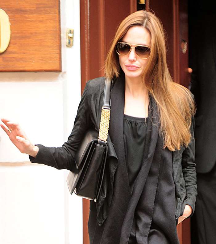 من أجمل شنط أنجيلينا جولي، حقيبة ستيلا ماكارتني الكتف