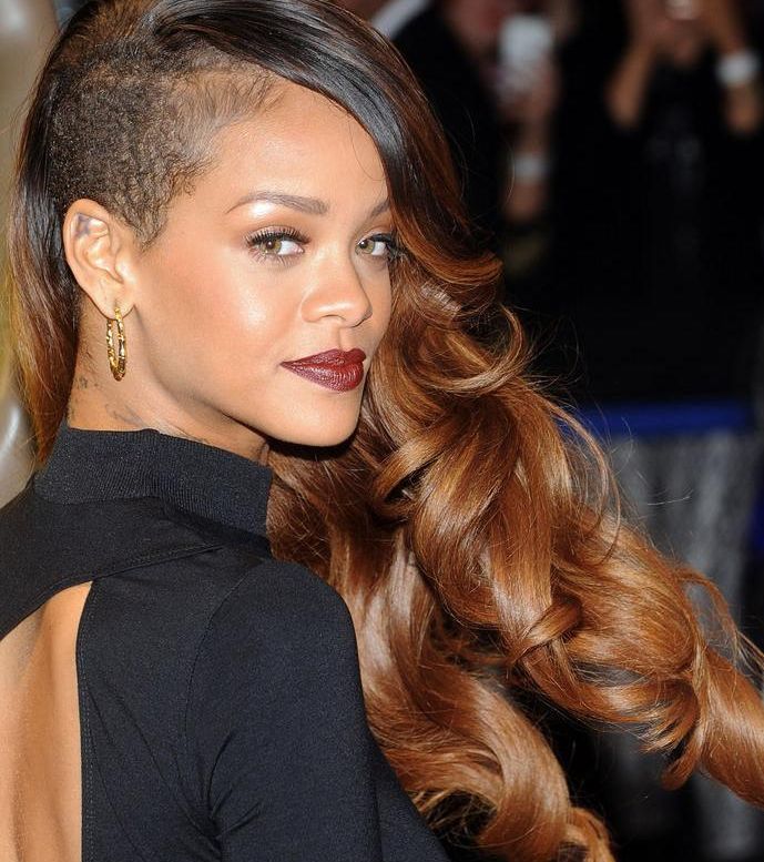 اعتمدي قصّة شعر ريهانا الجريئة