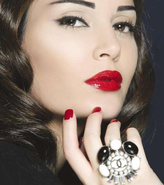  سيرين عبد النور ساحرة بالأحمر 