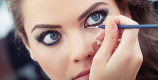تقنية تحديد العيون بالكحل