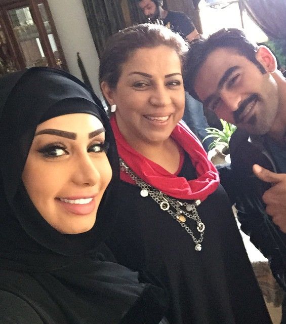 صورة لهنادي الكندري بالحجاب