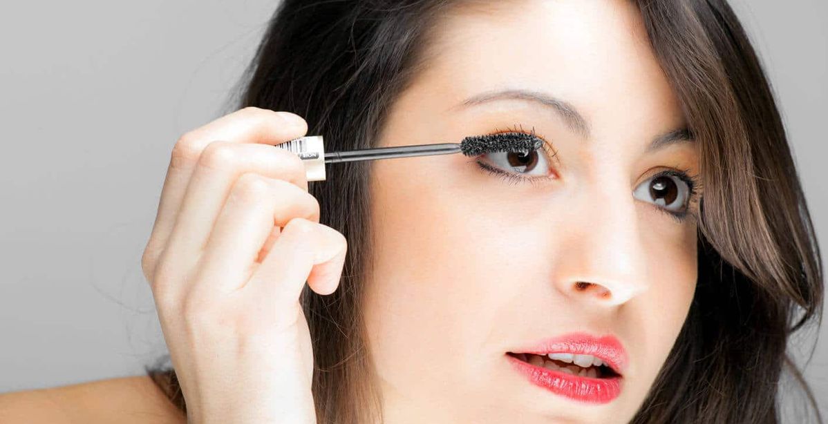 اخطاء مكياج تظهر عينيك اصغر حجما