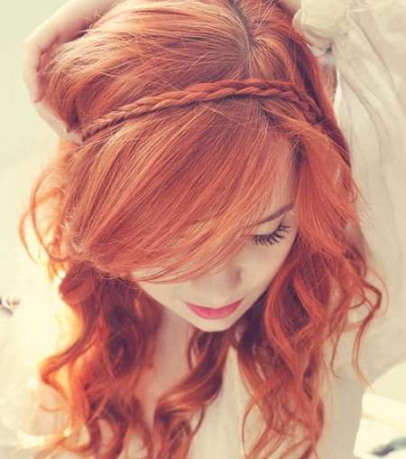 الضفيرة الرفيعة على الشعر المفرود