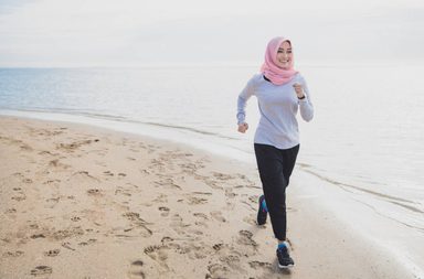 كم مدة المشي لحرق الدهون