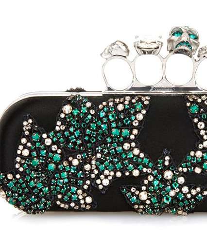 لاطلالة ملفتة في الاعياد، اختاري كلاتش الكسندر ماكوين