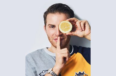 ياسمينة تقابل دكتور كوستي اختصاصي العناية بالبشرة وتجميلها