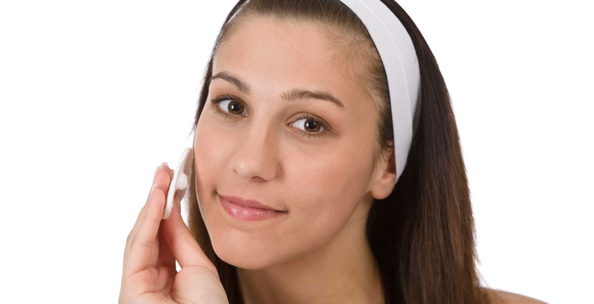 افضل خلطات للوجه الدهني وحب الشباب لبشرة نضرة