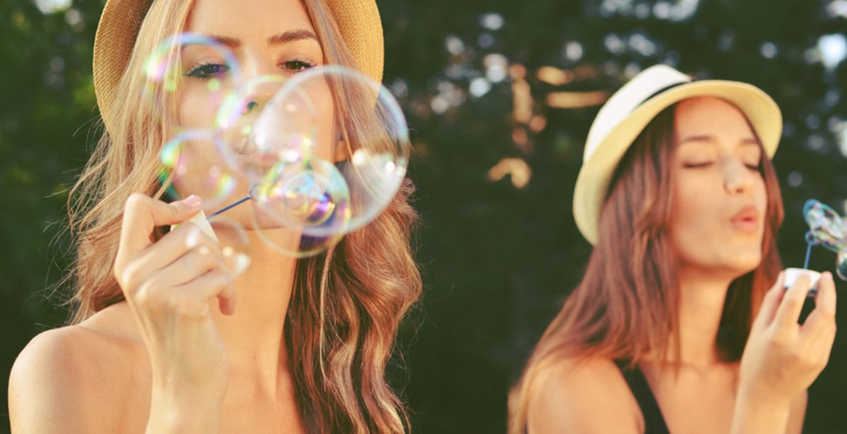 أمور لا تقوم بها إلا الصديقة الحقيقية.. فهل تنطبق عليك؟