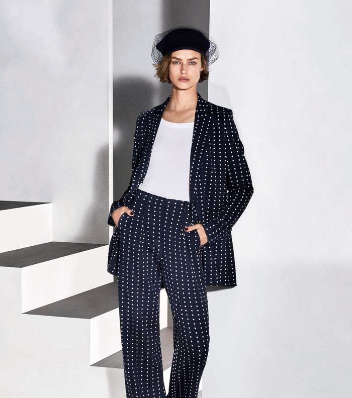 السروال الواسع المنقط مع السترة الرسمية بالنقشة ذاتها من ماكس مارا MaxMara