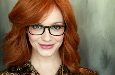 شاهدي بالصور، أجمل النجمات يتألقن بالشعر الأحمر. 