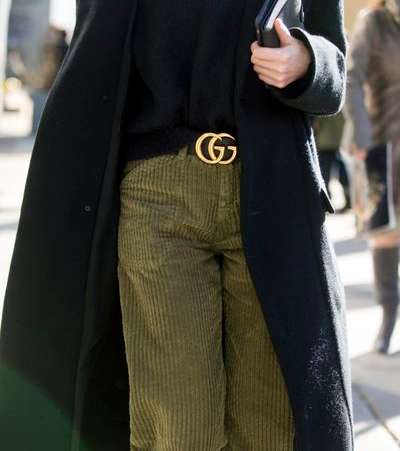 ارتدي حزام قوتشي مع السروال والمعطف الماكسي في شتاء 2017