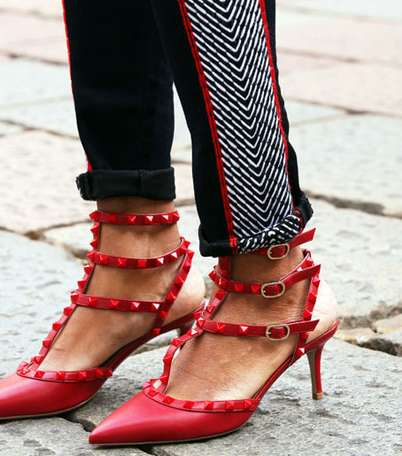 بالصور، إليكِ أبرز الطرق لارتداء حذاء فالينتينو Rockstud