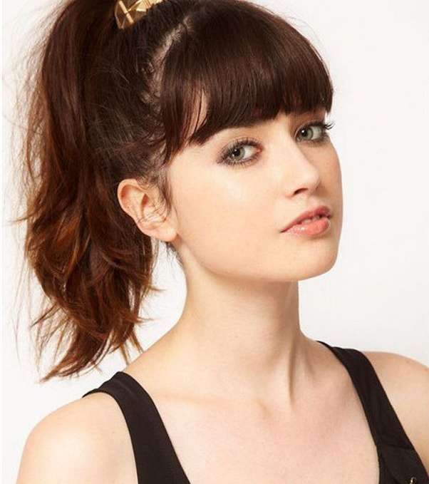 تسريحة ذيل الحصان مع الأكسسوار