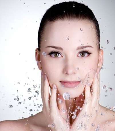 بشرتك مرطّبة مع Neutrogena هذا الصيف
