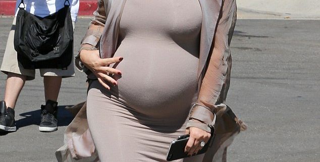 كيم كارداشيان الحامل