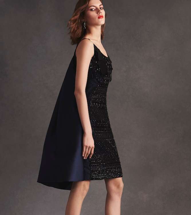 من مجموعة اوسكار دي لا رانتا Resort 2016، اليك موضة الفستان بقصة المشلح