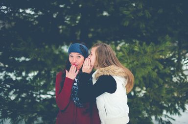 الشخص الذي ينقل الكلام كيف نتعامل معه