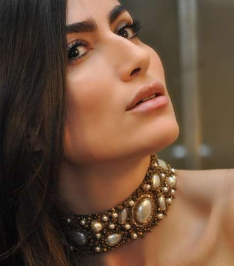 قلادة بموضة الـ Choker