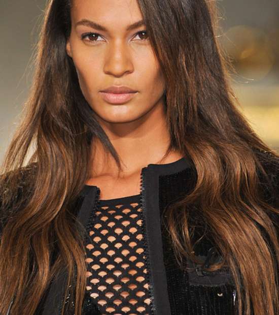 الشعر غطى جانب الوجه مع Emilio Pucci