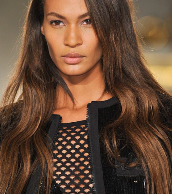 الشعر غطى جانب الوجه مع Emilio Pucci