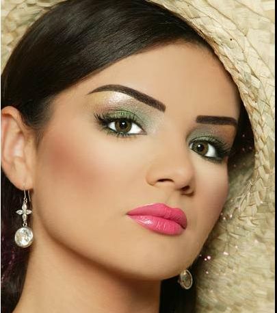 صور مكياج اخضر وذهبي