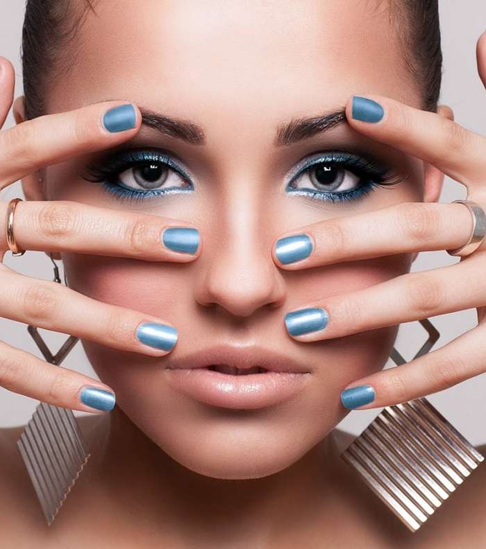 المناكير اللماعة والميتاليكية