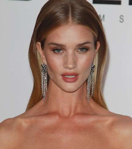 عناوين ناعمة مع العارضة روزي هانتيغيتون