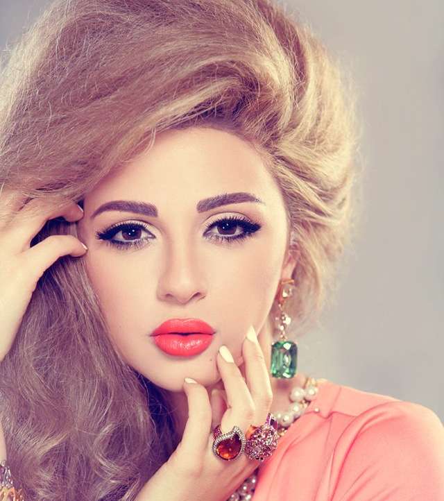 ميريام فارس في تسريحة الشعر المالس