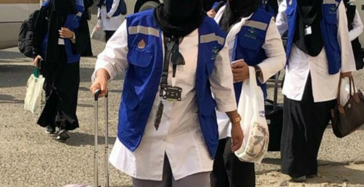 سعوديات متطوعات يتركن إجازة العيد لخدمة حجاج بيت الله 