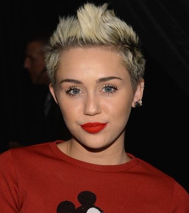 مايلي سايرس وتسريحة البيكسي الشعراء