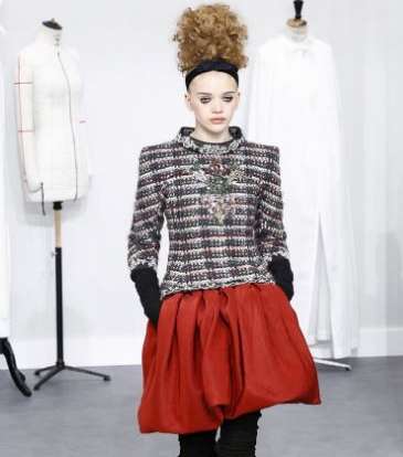 قماش التويد مع ازياء دار CHANEL الراقية لشتاء 2017
