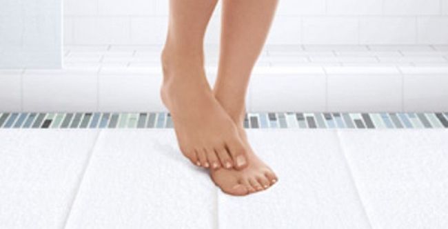 كيفية إزالة شعر العانة والمناطق الحساسة بشكل آمن بالشفرة