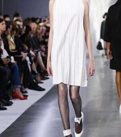 إكتشفي جميع تصاميم مجموعة Maison Martin Margiela لصيف 2016