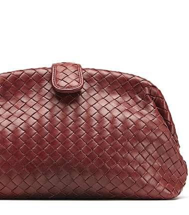 اختاري هذا الموسم كلاتش The Lauren 1980 واكتشفي ابرز النصائح لتنسيقه