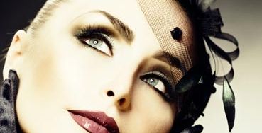 أساسيّات وضع الآيلاينر بين يديك