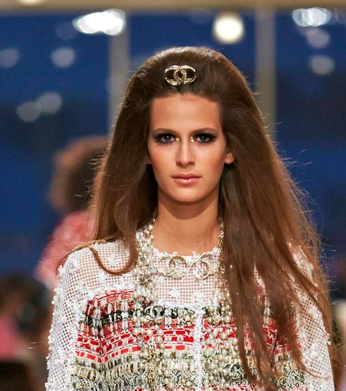 البشرة جاءت مشرقة وحيويّة مع CHANEL