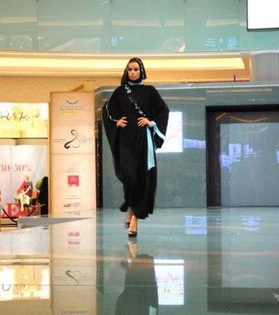 عرض أزياء الشيلة والعباية بدبي مول