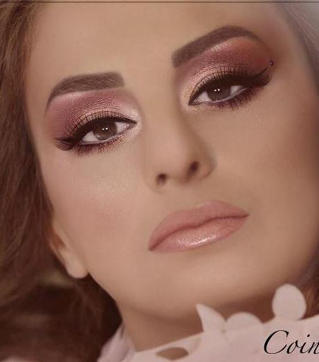الألوان تعشق ماكياجه