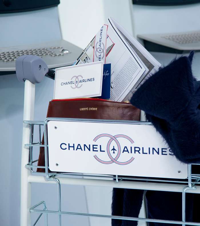 مقتنيات سمر يوسف خلال سفرها على متن طائرة CHANEL