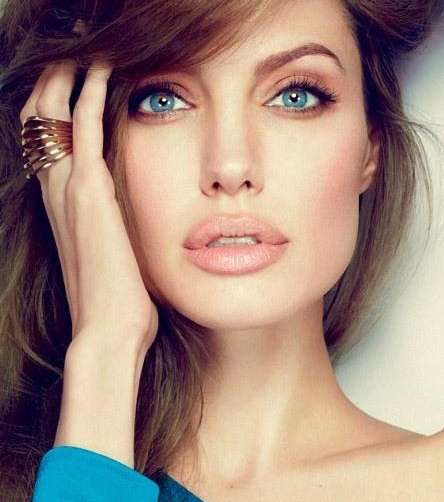 أحمر الشفاه النيود الجاف لشفاه طبيعيوة غير محددة