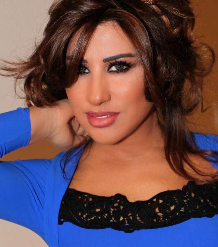 نجوى كرم مبهرة بشعرها المرفوع