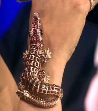 اساور الماس التي تجسد التمساح